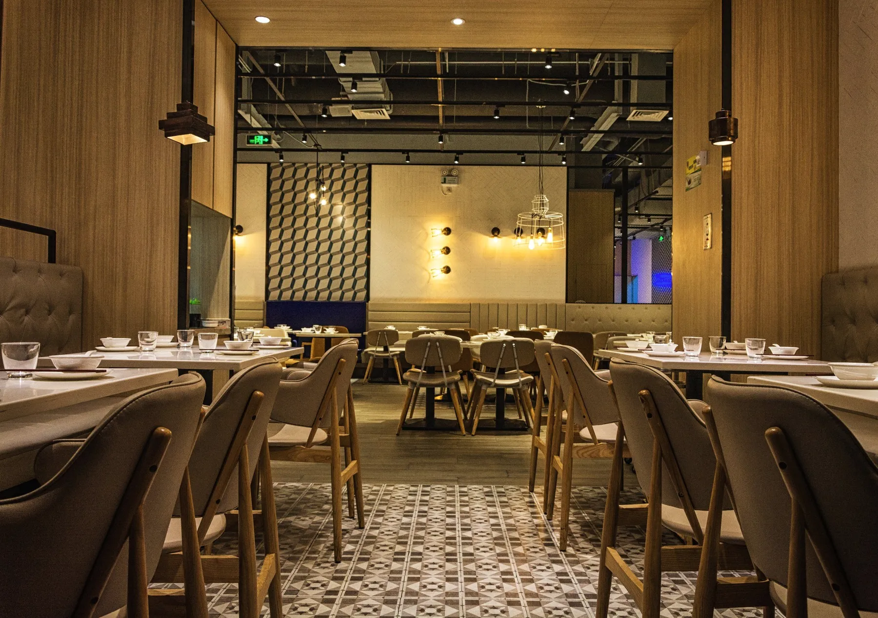 The restaurant: tables, chairs and pendant lamps.